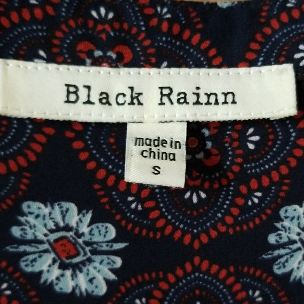 Black Rainn Sleeveless blouse - Picture 2 of 4